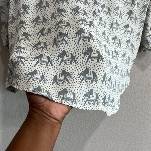 Pixley Stitch Fix Size S Gray White Elephant Print 3/4 Sleeve Roll Tab Blouse - Picture 5 of 10